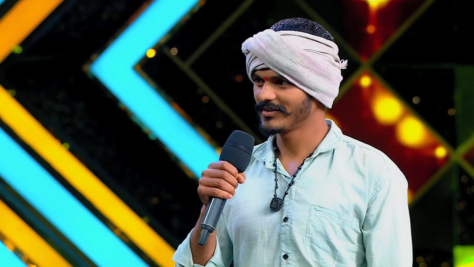 Shreyas Welcomes Vijay Khabale - Chal Bhava Cityt 