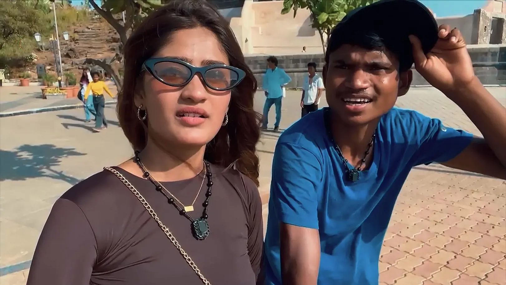 The Girls Take Videos of the Boys' City Tour - Chal Bhava Cityt 