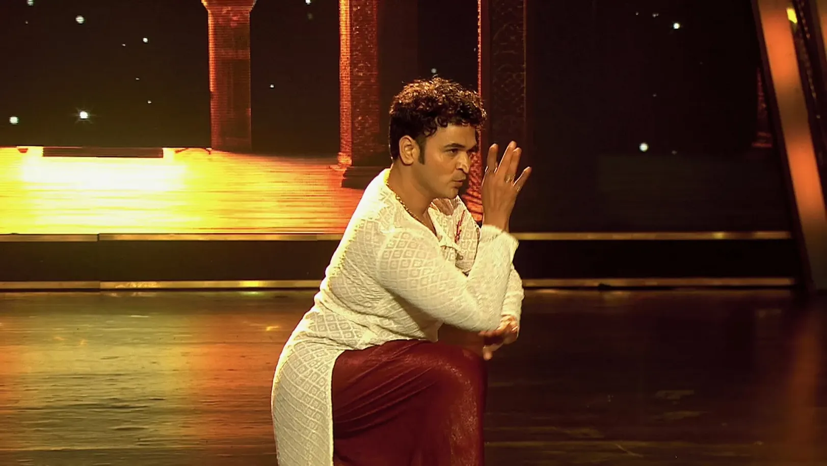 Ashish Patil's Captivating Dance Performance - Chal Bhava Cityt 