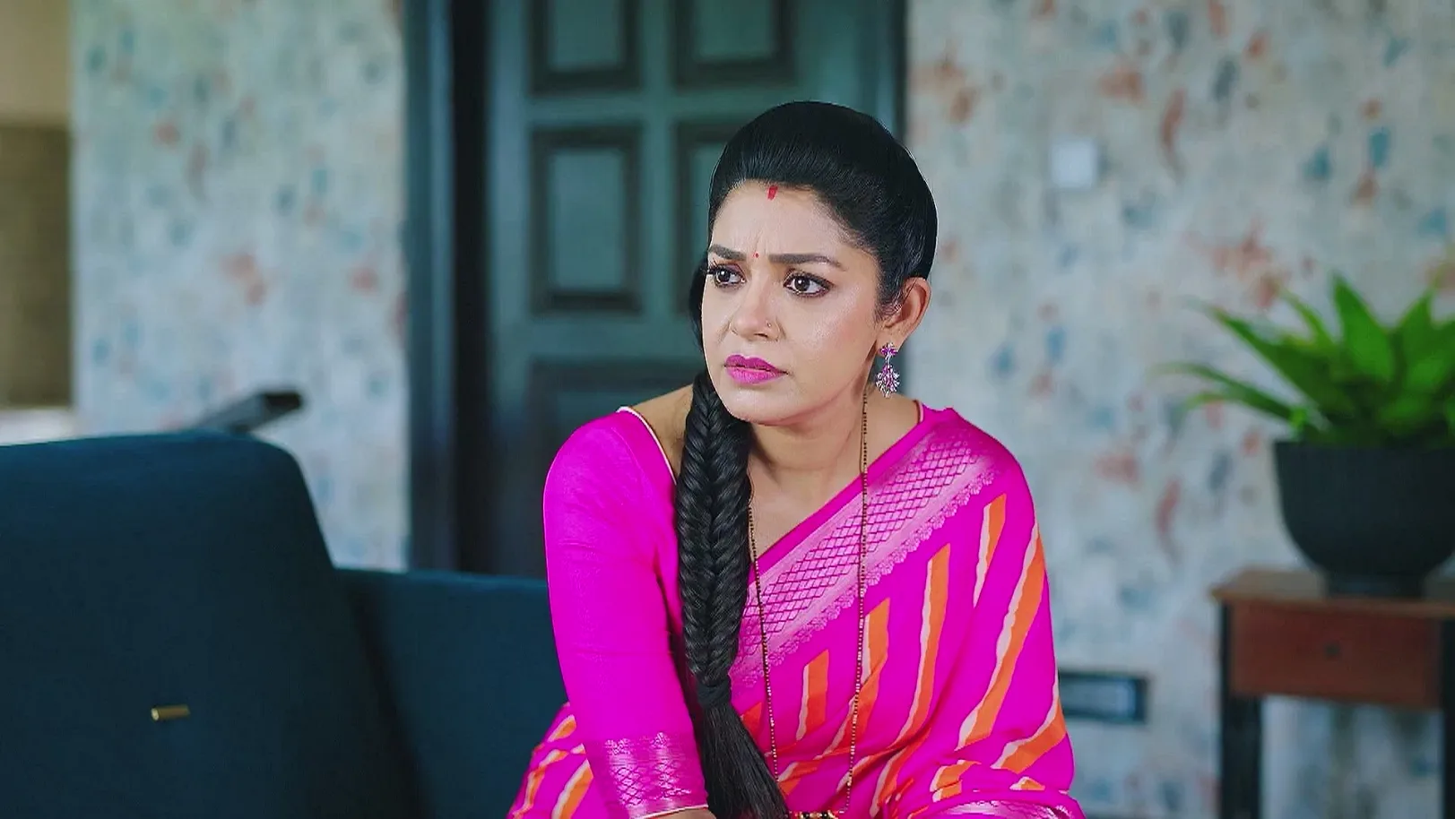 Bhoomika Asks Lakshmi about Her Kidnappers - Amruthadhaare 