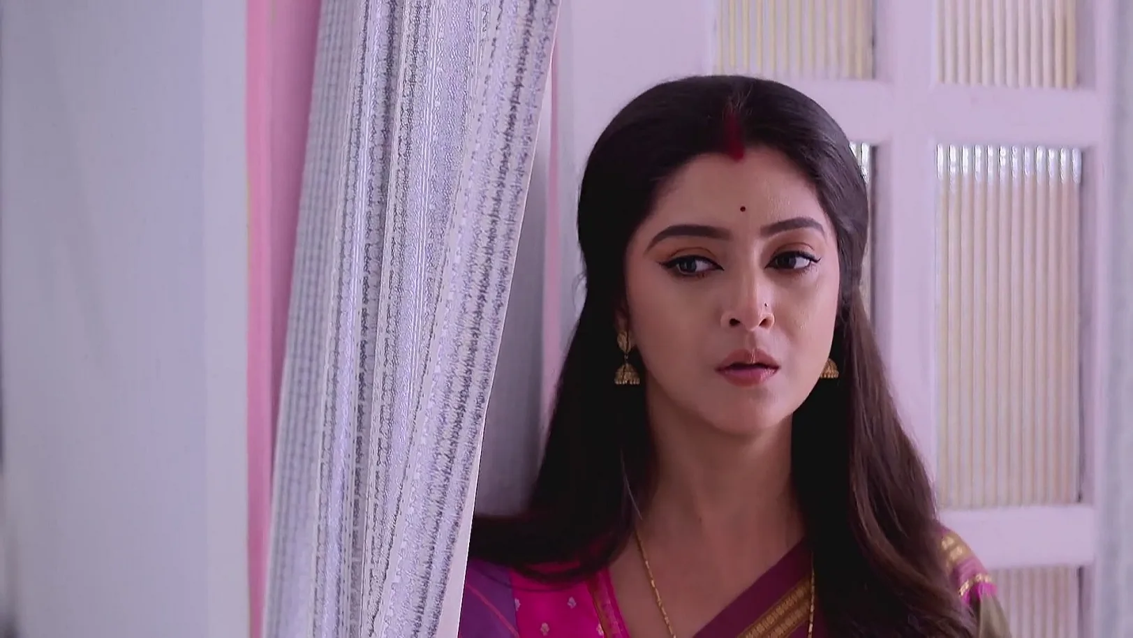 Brinda Calls Aniket to Her Room - Kon Gopone Mon Bheseche 