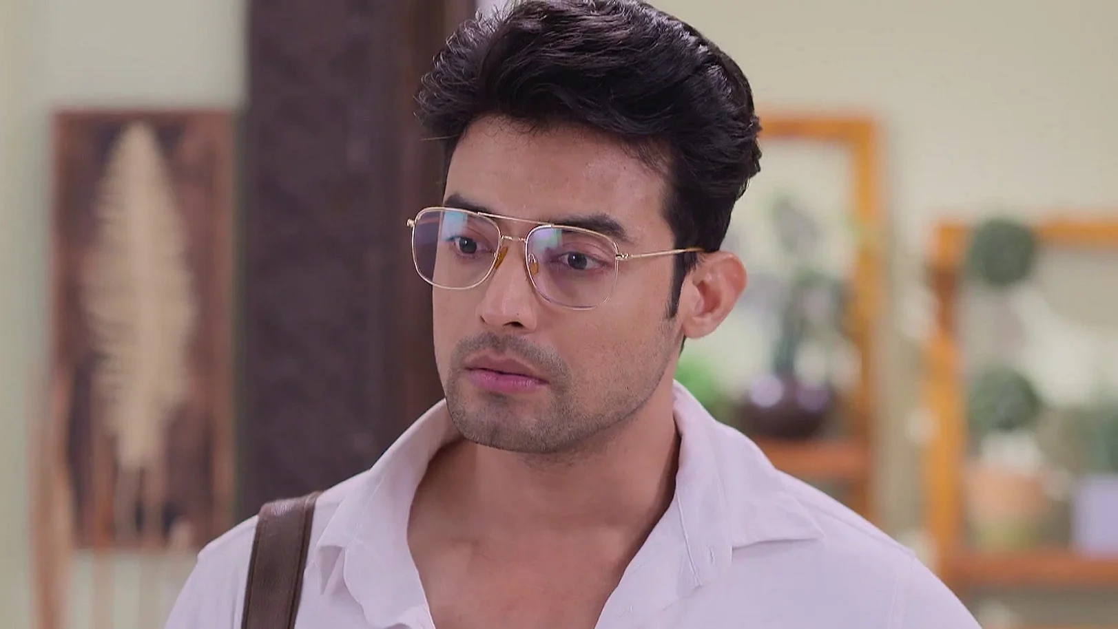 Shyamoli Frets about Aniket - Kon Gopone Mon Bheseche 18th April 2025 Webisode