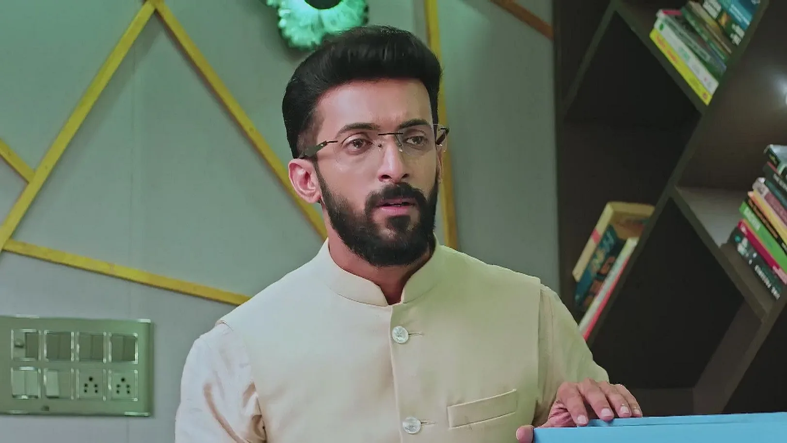 Sharath Tries to Rescue a Trapped Hitha - Naa Ninna Bidalaare 