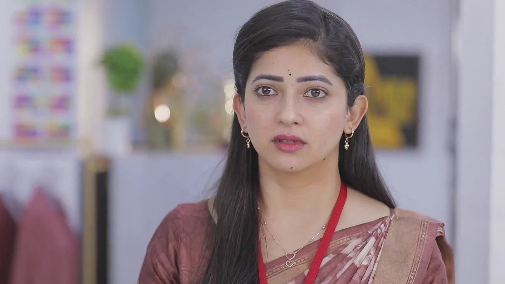 Mithra Invites Aadhi for Lunch - Idhayam 