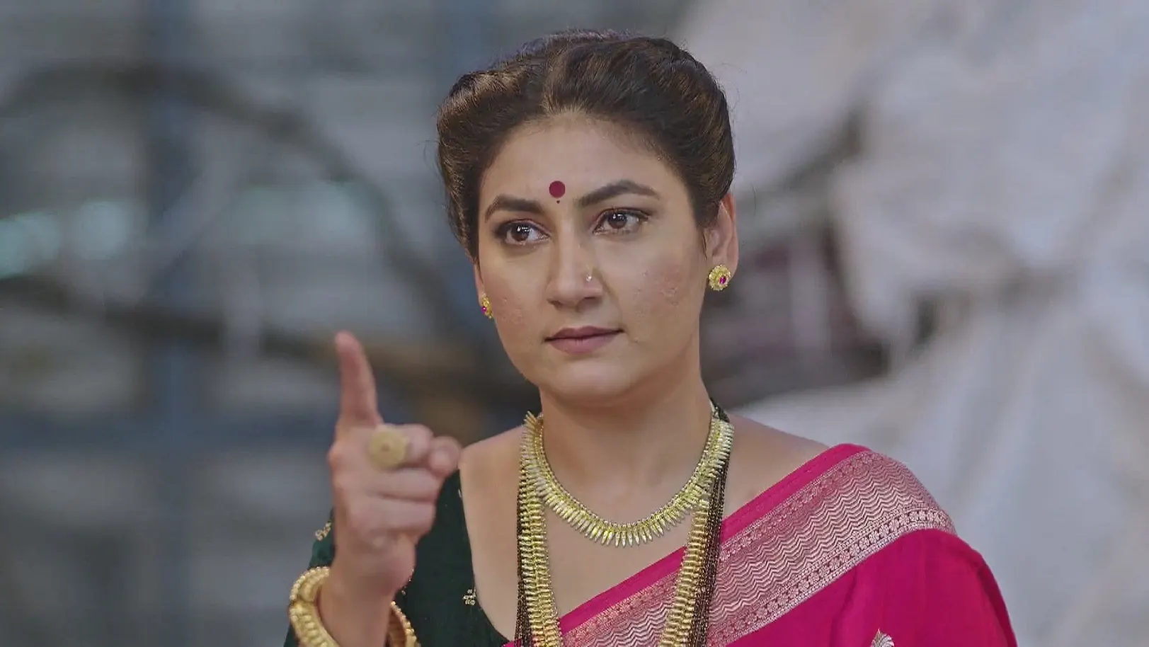 Ahilya Devi Confronts the Journalist - Paaru 