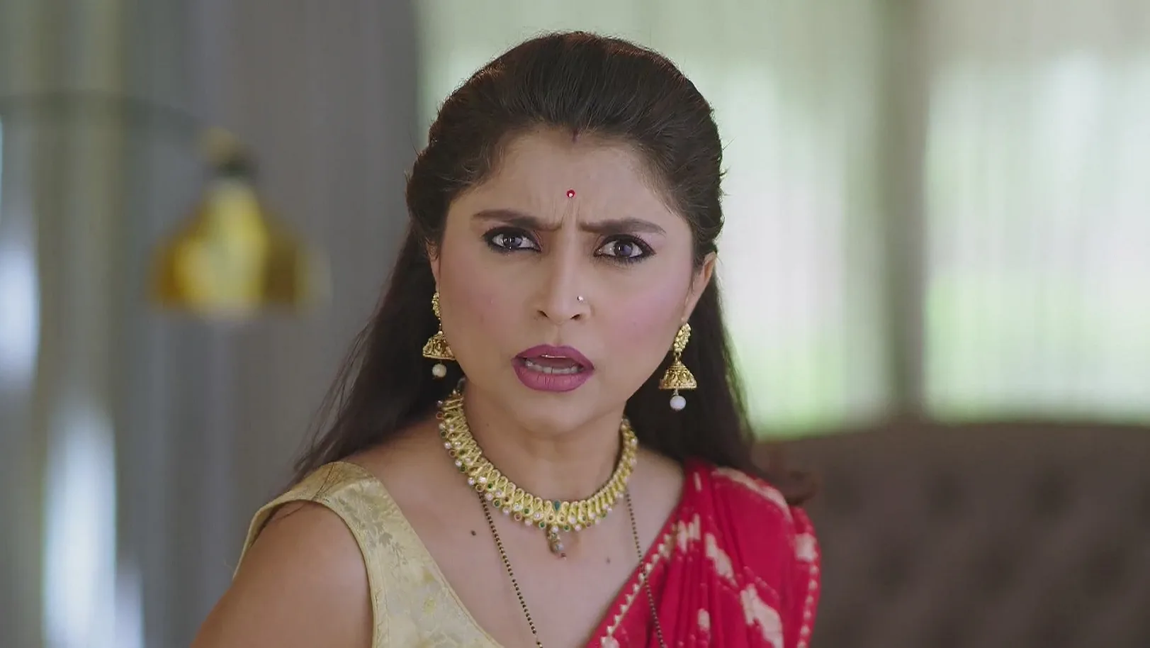 Pritam Lies to Damini and Manages the Situation - Paaru 