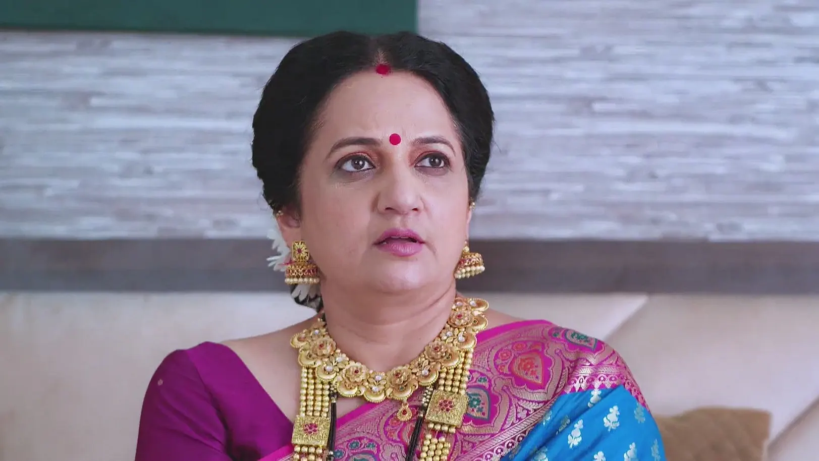 Adhipati Gets Worried about Bhuvaneshwari - Tula Shikvin Changlach Dhada 