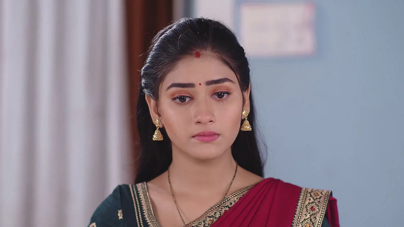 Richa Scolds Sanjukta and Nibedita - Tuma Bina 
