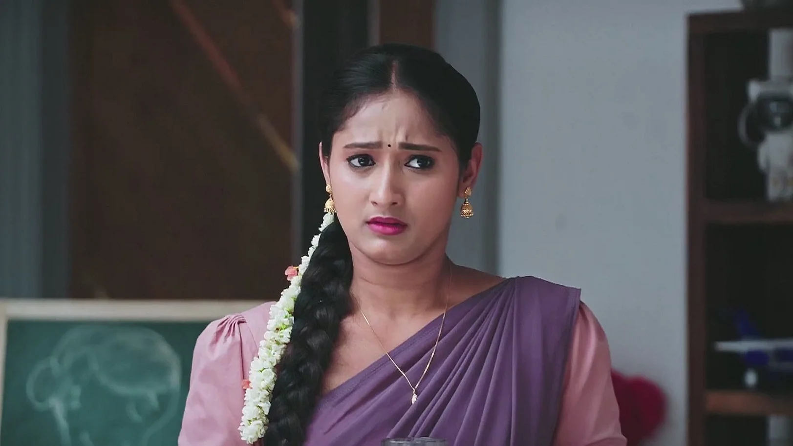 Maya Gets Scared on Seeing a 'Rangoli' 24th April 2025 Webisode