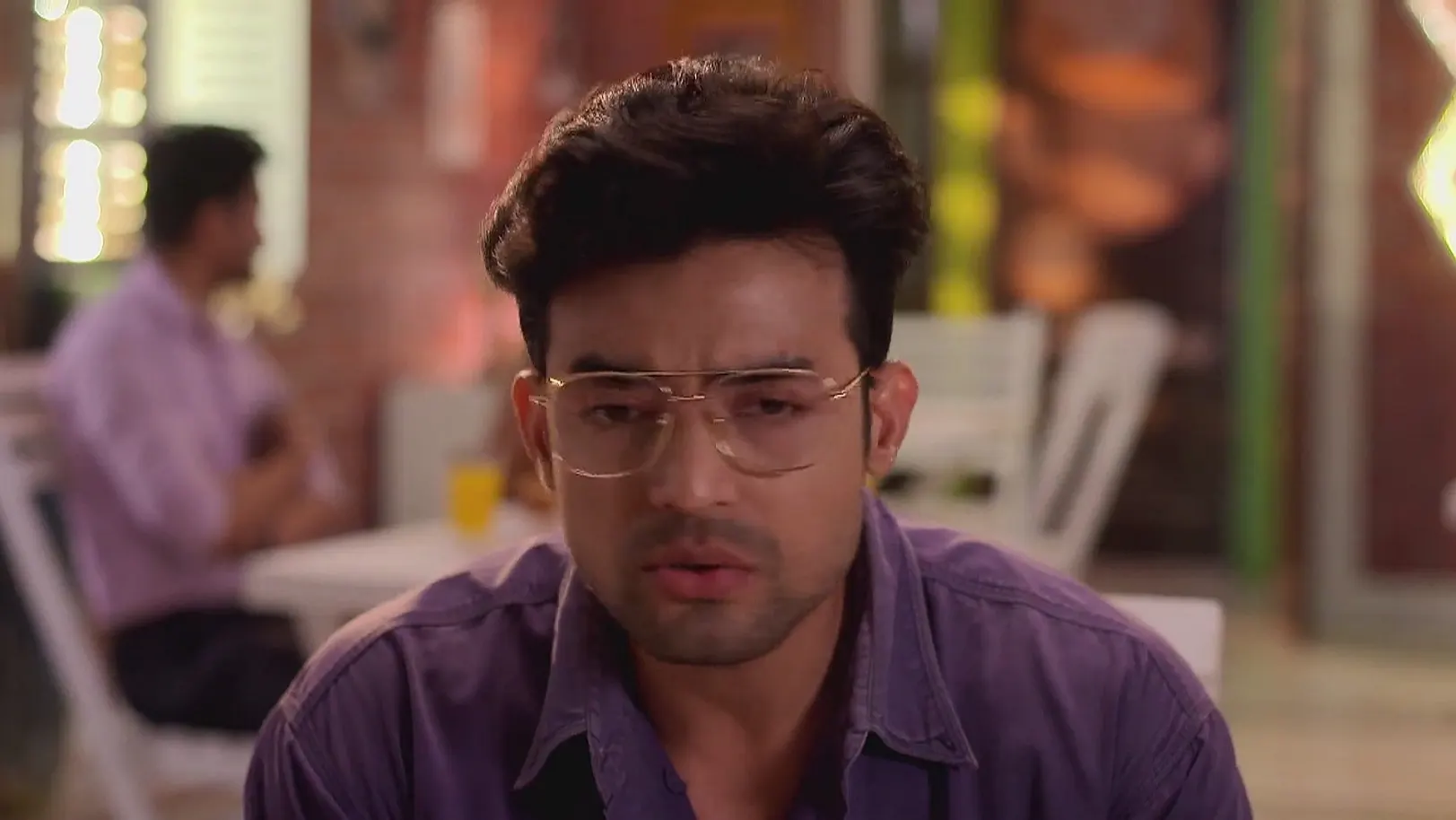 Aniket and Shyamoli Meet at a Cafeteria- Kon Gopone Mon Bheseche 