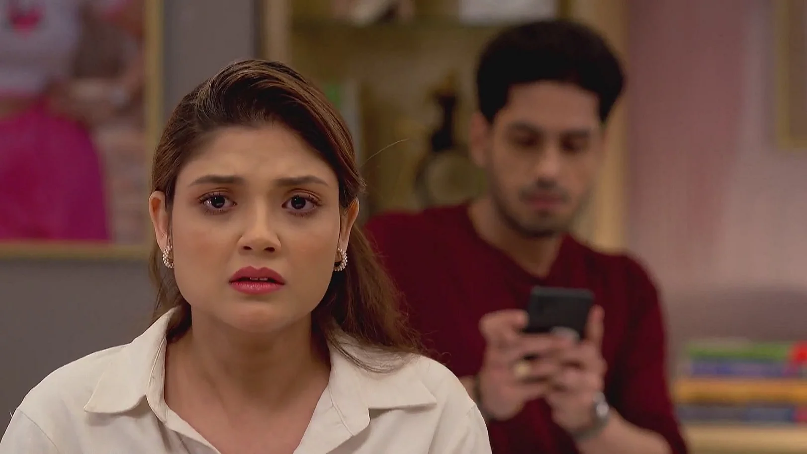 Shirin's Friends Decide to Abandon Her - Parineeta 