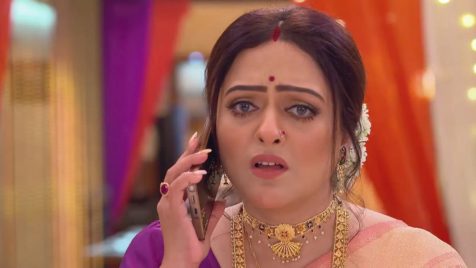 Durga Forbids Koushiki from Worrying - Jagadhatri 
