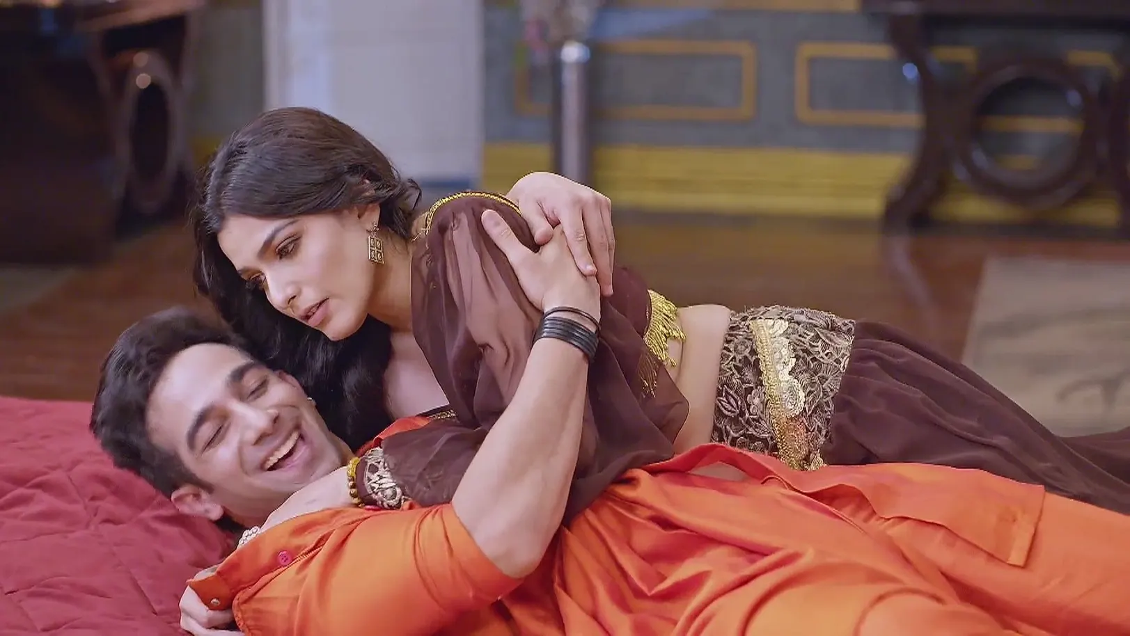 Anushka Fails to Get Close to Aayush - Bhagya Lakshmi 
