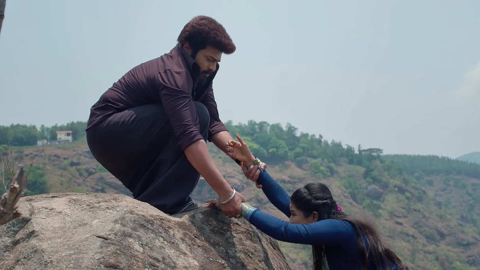 Karthigai Deepam - April 28, 2025 - Episode Spoiler