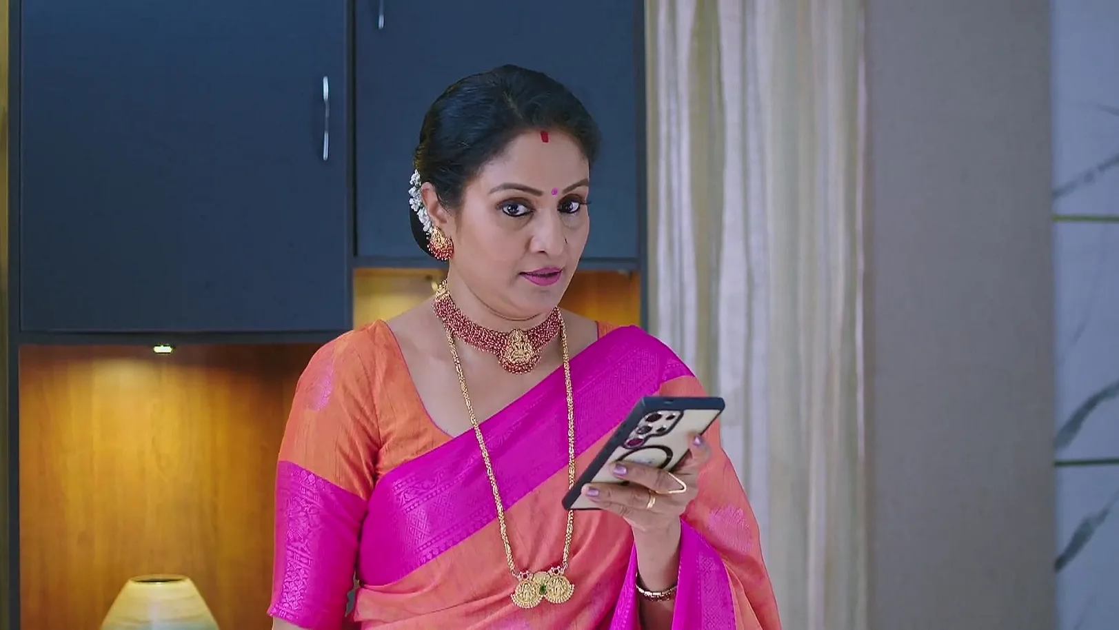 Abhi Finds out about Sharvari Stealing Money 2nd May 2025 Webisode