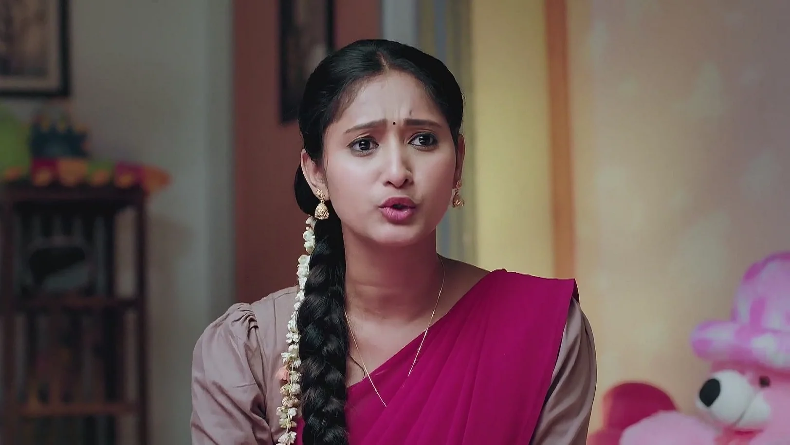 Durga Narrates a Story to Hitha - Naa Ninna Bidalaare 