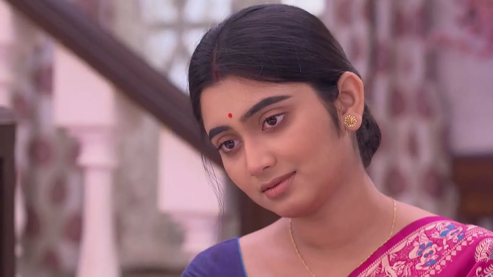 Jagadhatri Smiles as Utsav Gets Beaten - Jagadhatri 