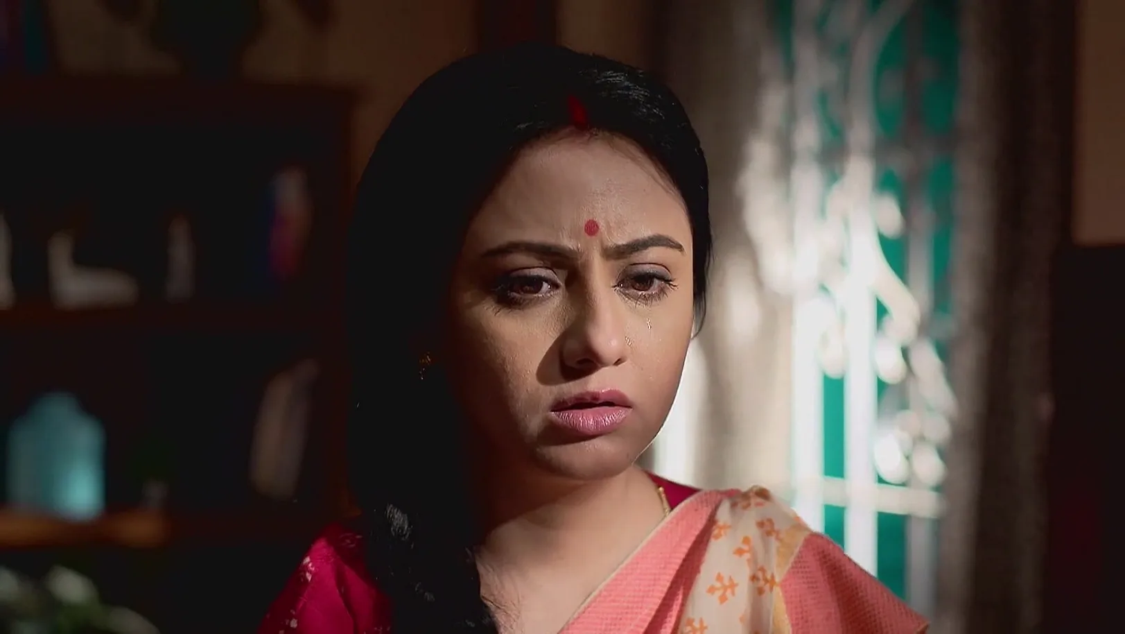 Duggamoni Reads Gayeti's Mind - Duggamoni O Bagh Mama 