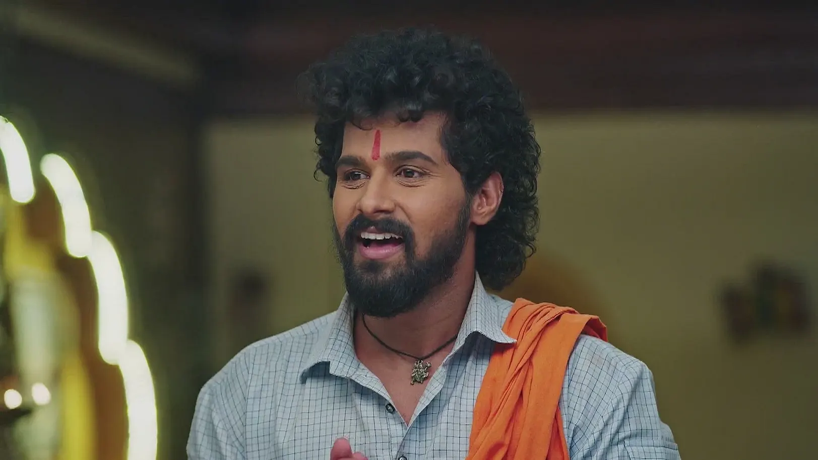 Surya Gives the News about Tejashree to Tatya - Lakhat Ek Amcha Dada 