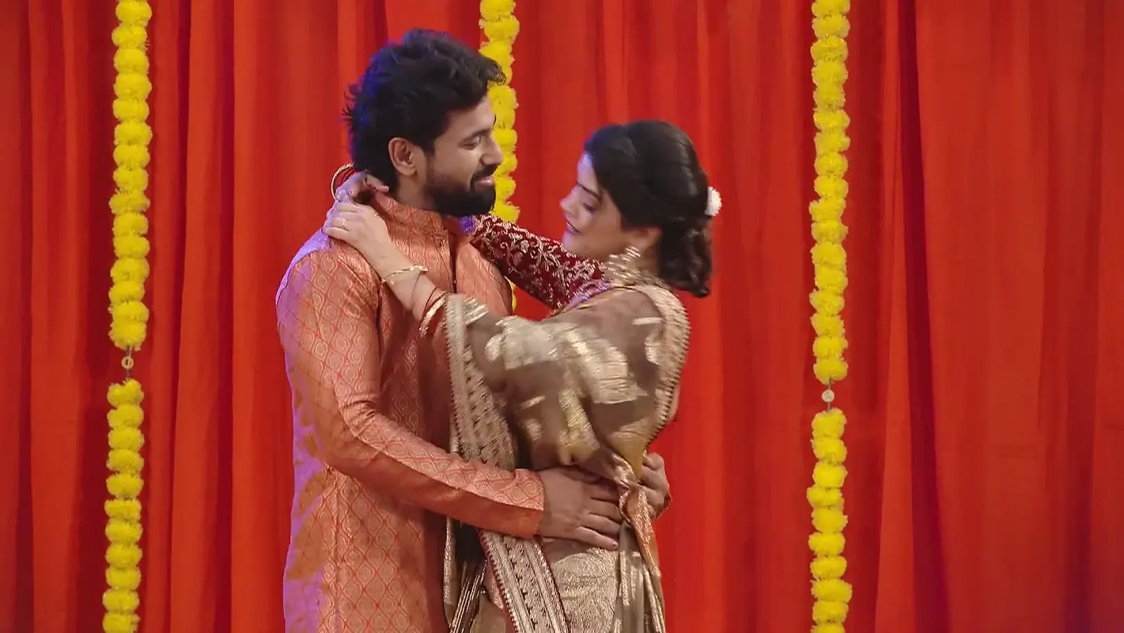 Mani Meets Bhagya - Sathi Sata Janmara 