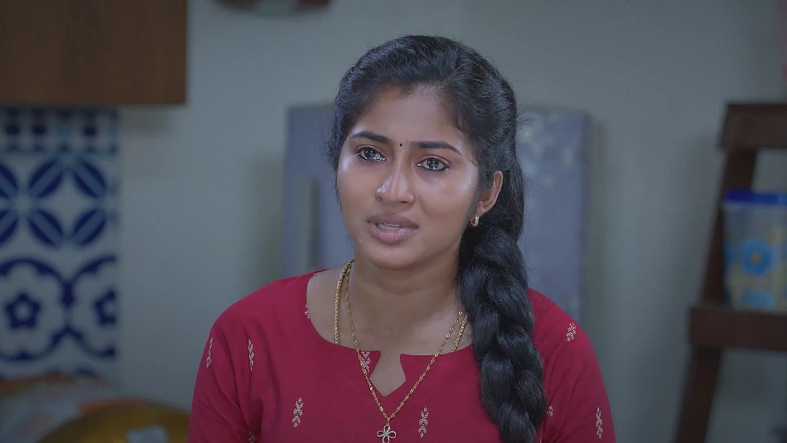 Valli Refuses to Believe Veera - Veera 