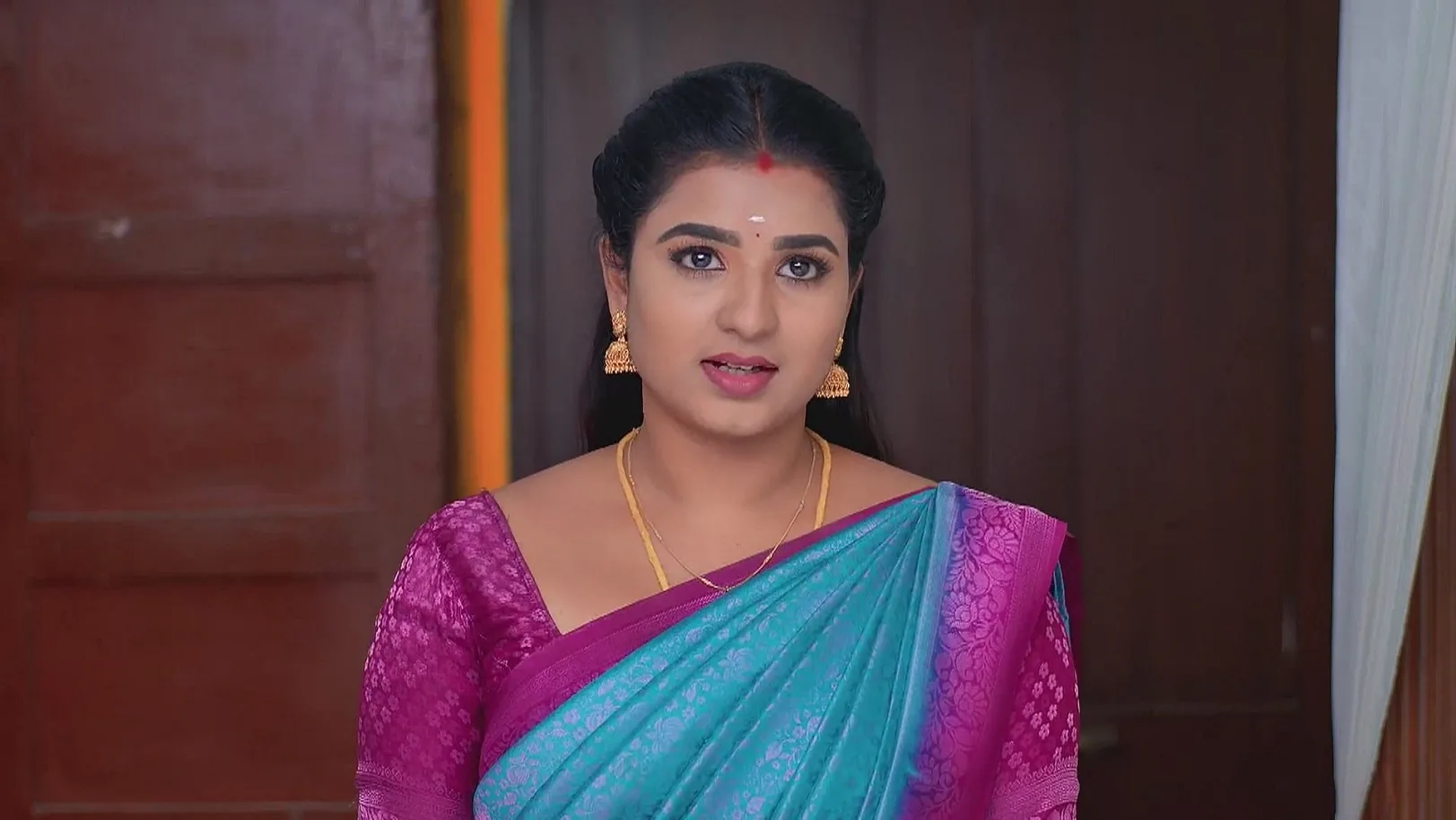 Raja Condemns Revathi - Karthigai Deepam 