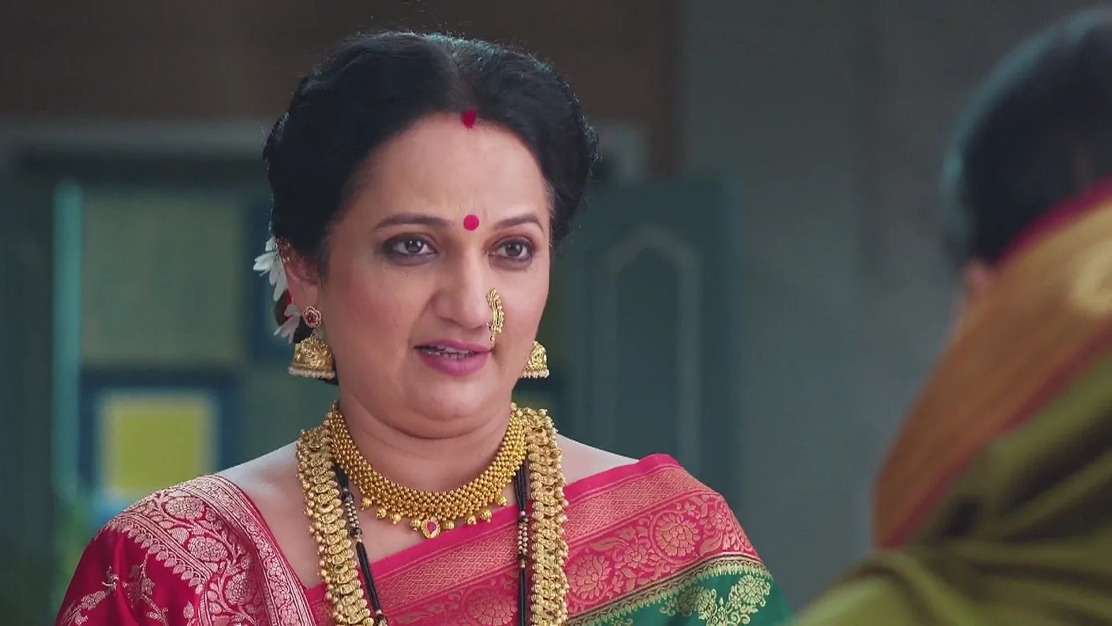 Will Akshara Come Home with Aaji? - Tula Shikvin Changlach Dhada 
