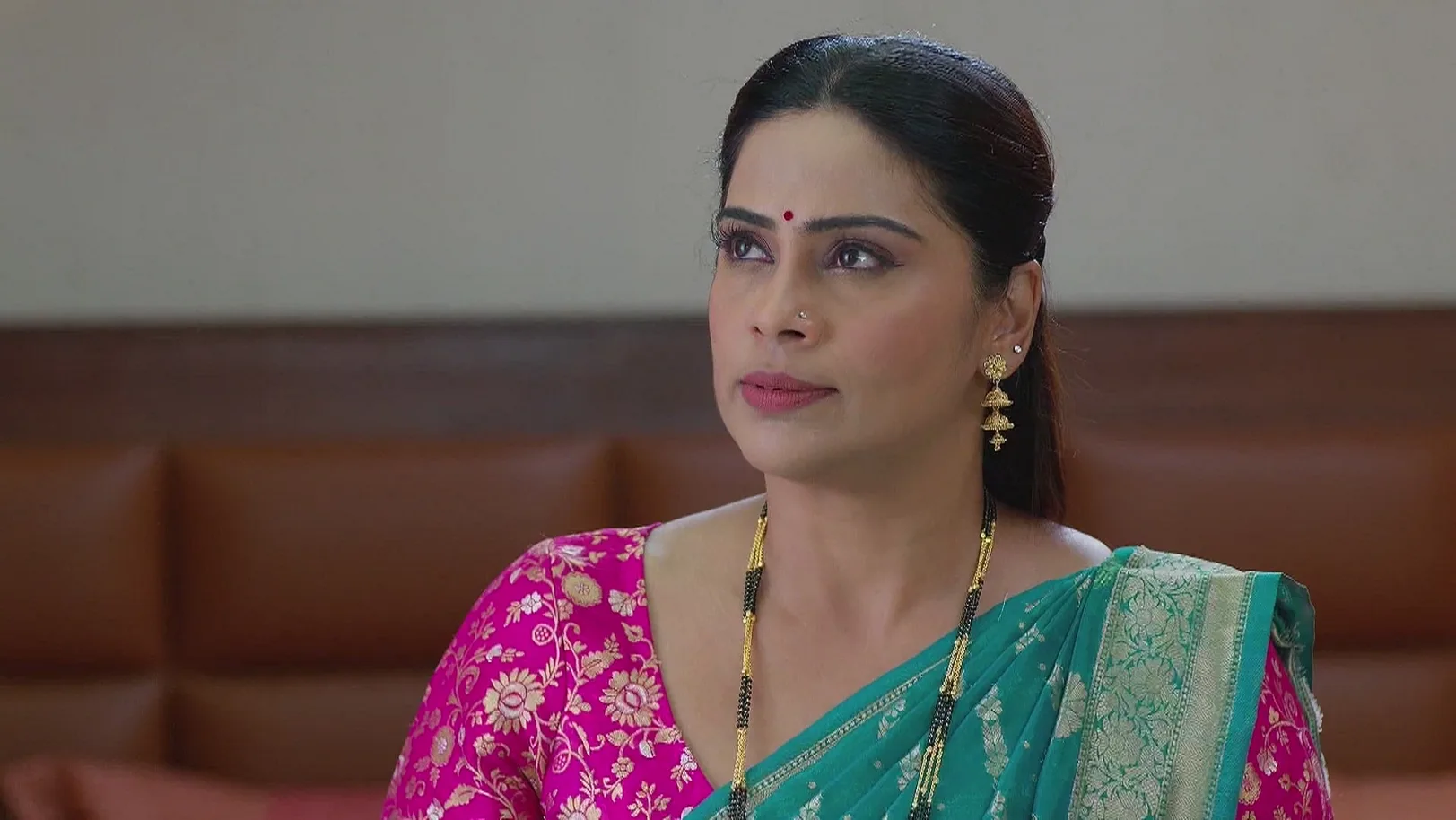 Laxman Tries to Reason with Urmila - Shiva 