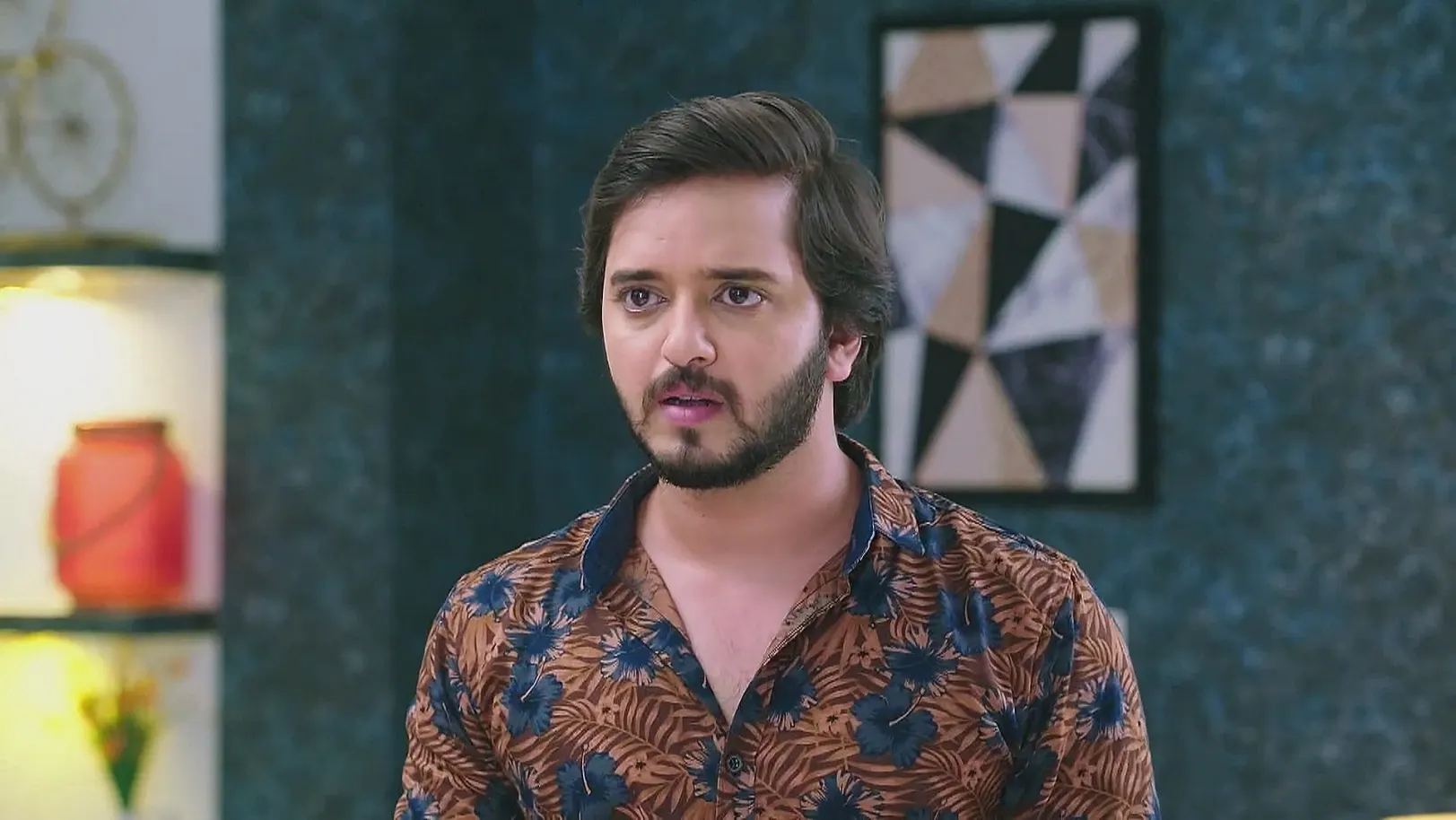 Mahesh Offers His Support to Abhi - Shrirasthu Shubhamasthu 