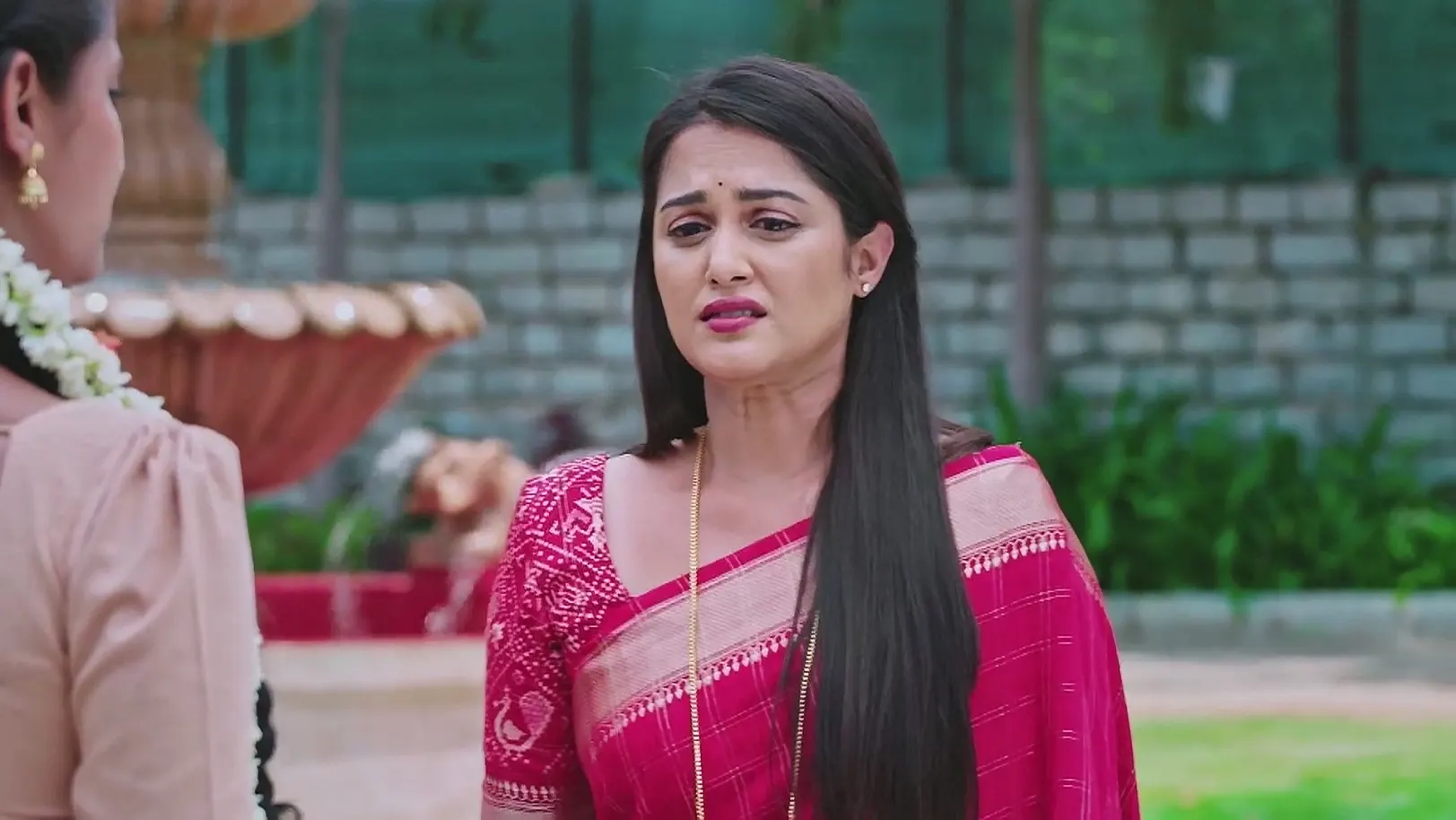 Ambika Tries to Comfort an Upset Durga - Naa Ninna Bidalaare 