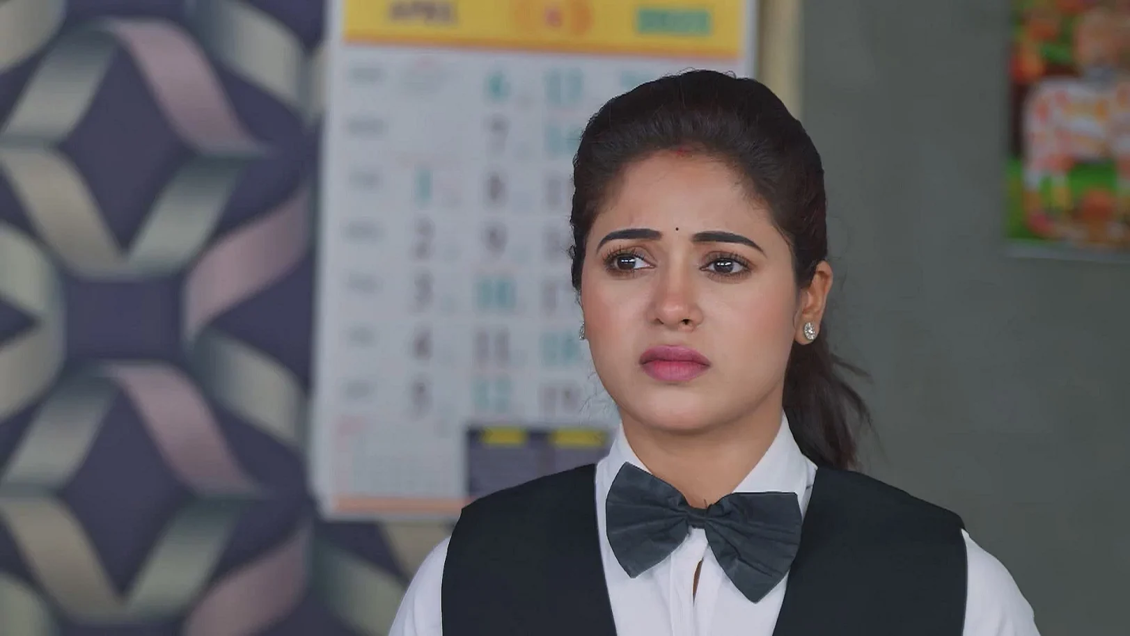 The Police Confront the Woman - Sandhya Raagam 