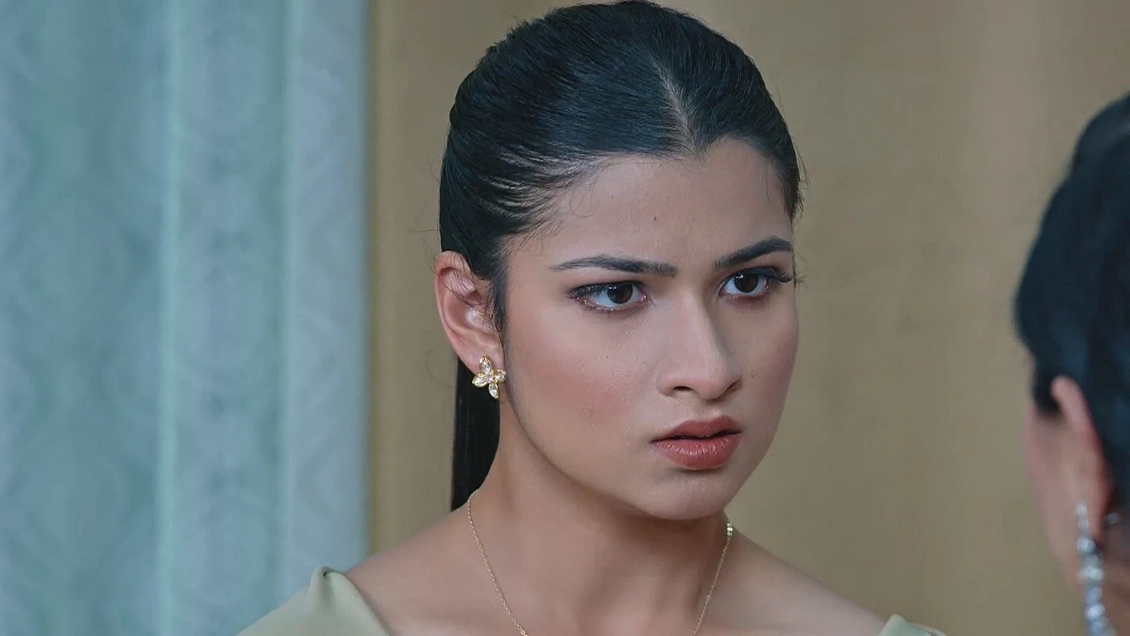 Meera Reminds Riya about Her Past - Kashni 
