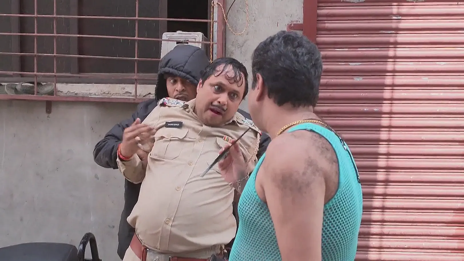 Happu Is Caught by Nandan Katila - Happu Ki Ultan Paltan 