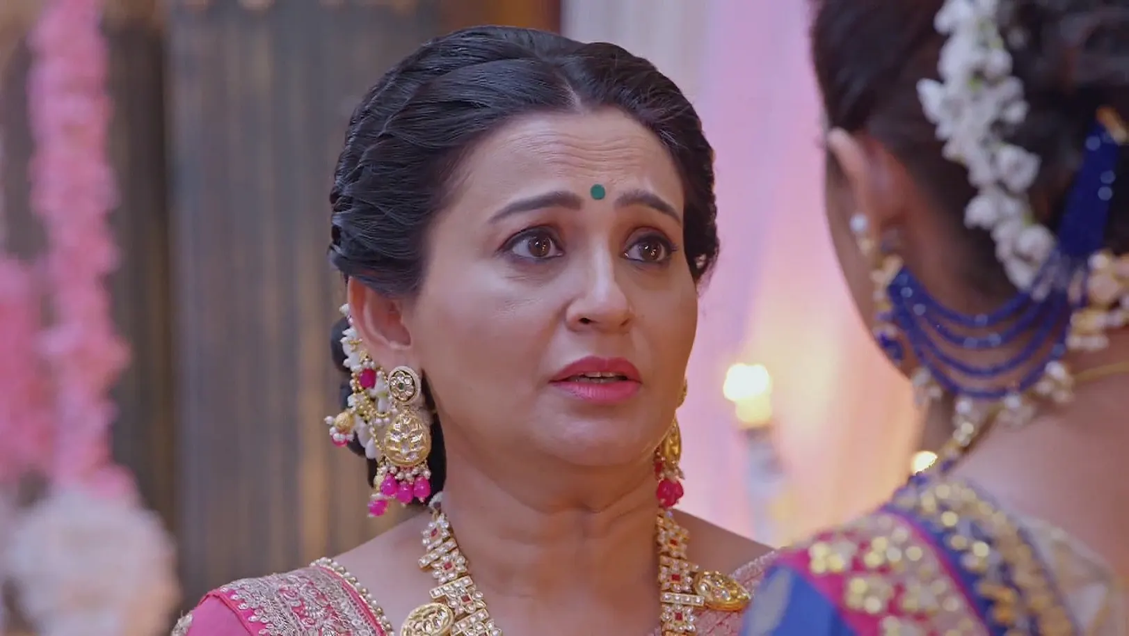 Aanchal Asks Neelam Why She Is Worried - Bhagya Lakshmi 