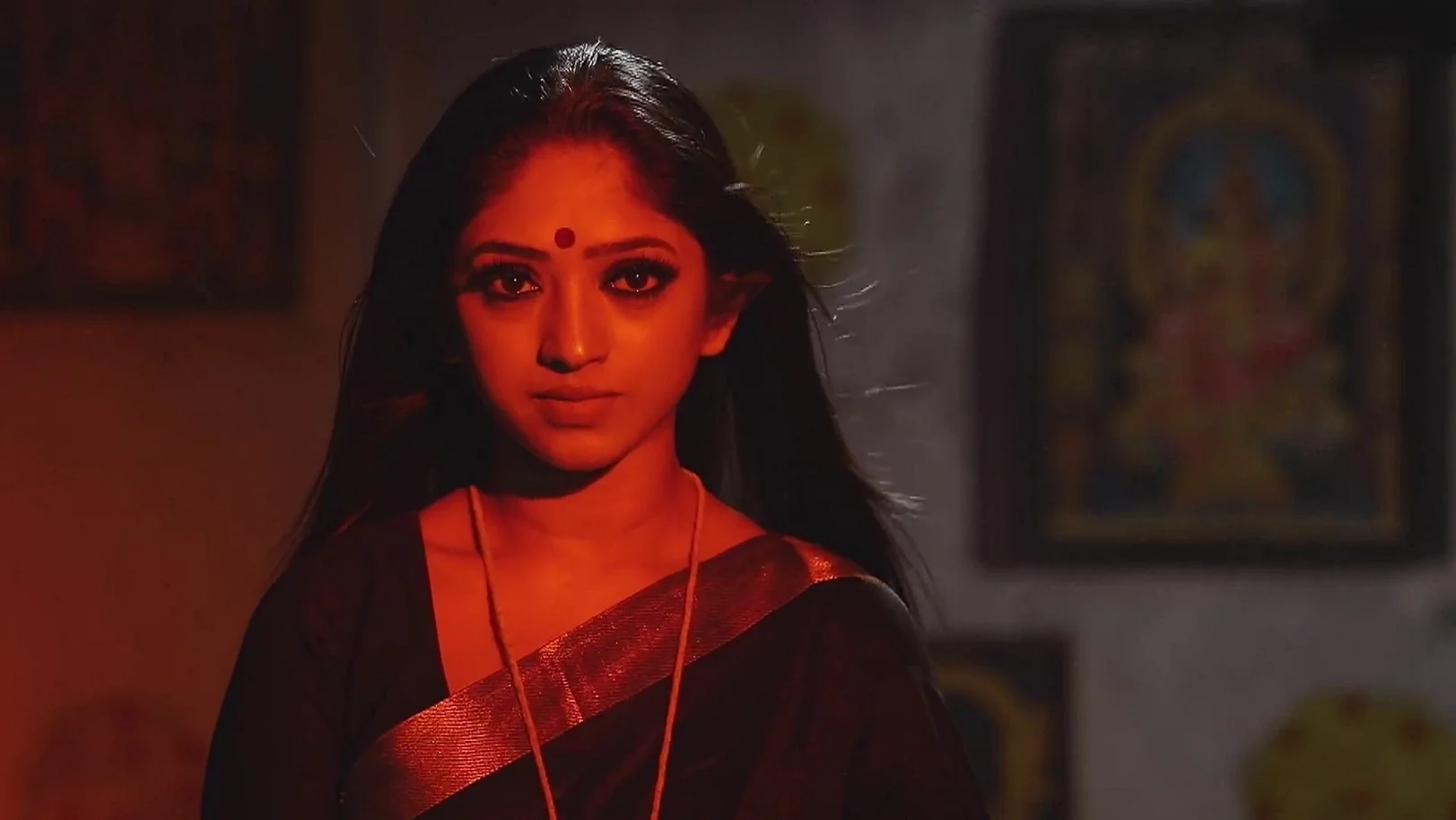 Bommi's Spirit Seeks Help from Namboothri - Ninaithale Innikkum 