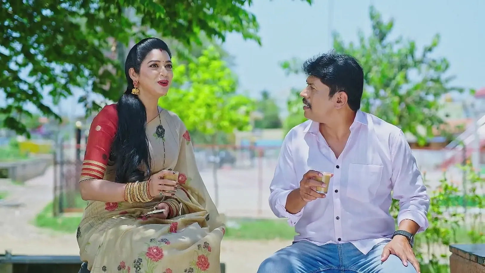 Anand Tries to Get Information about Pankaja - Amruthadhaare 