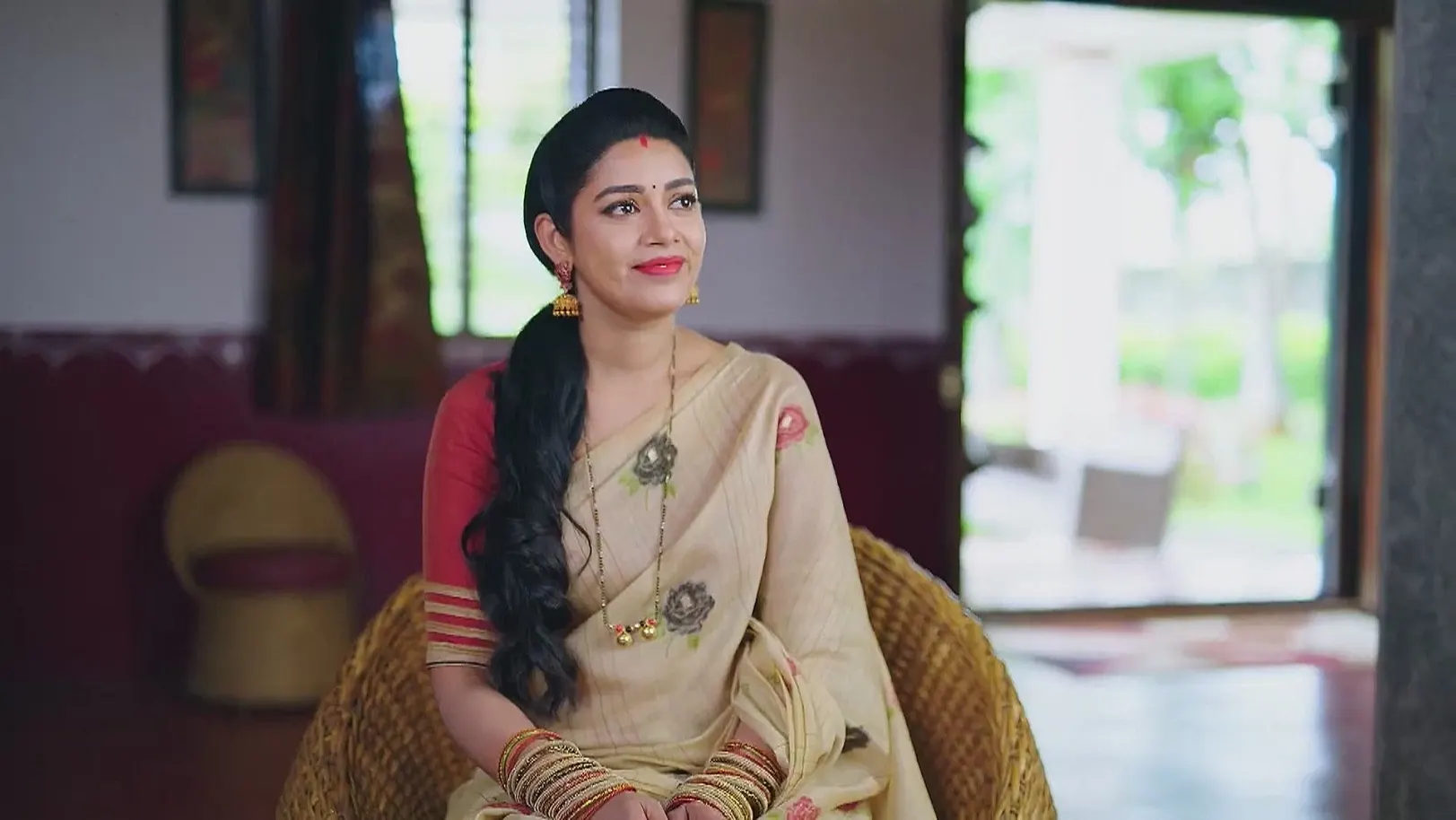 Bhoomika Lies to Goutham - Amruthadhaare 