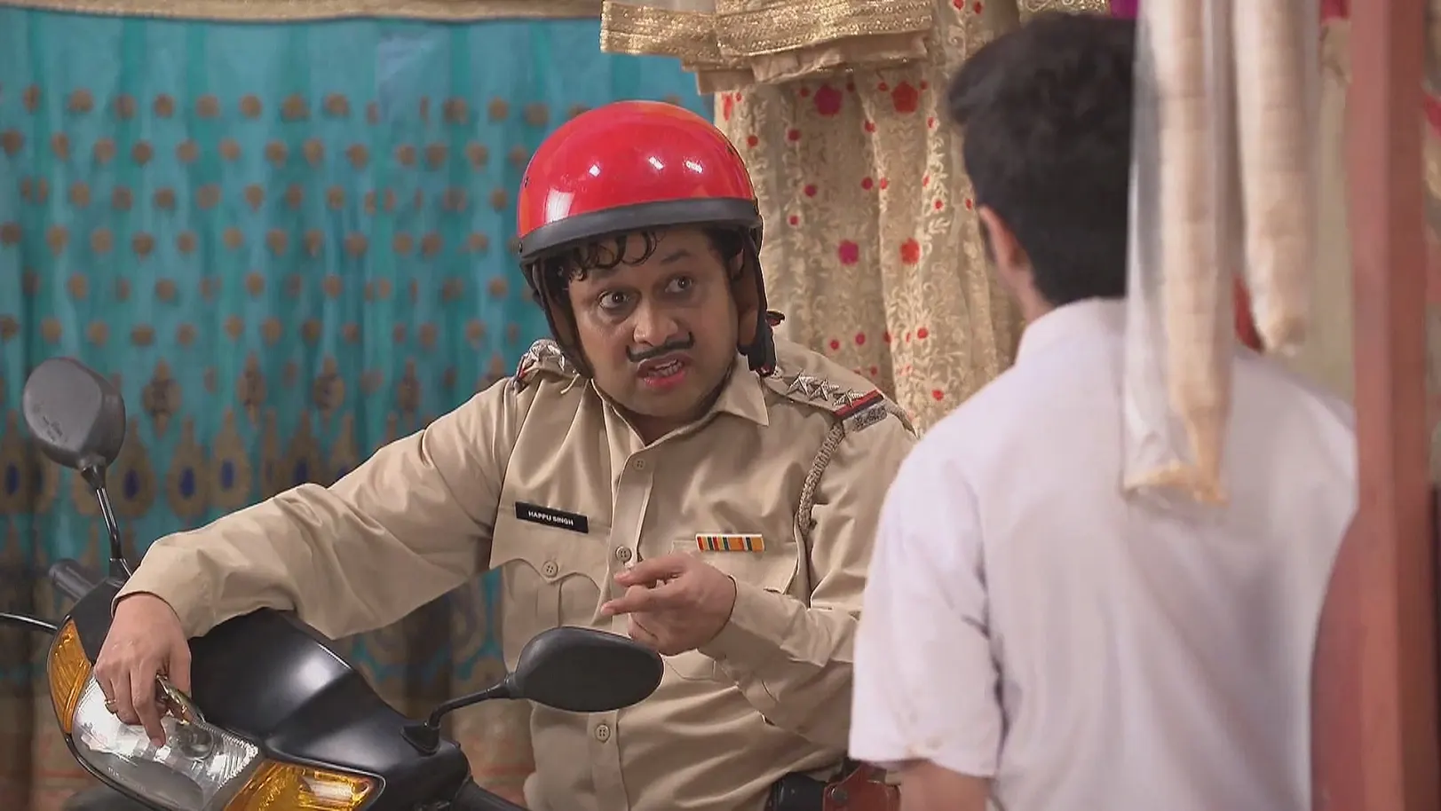 Happu Takes the Kids to Task for Their Actions - Happu Ki Ultan Paltan 