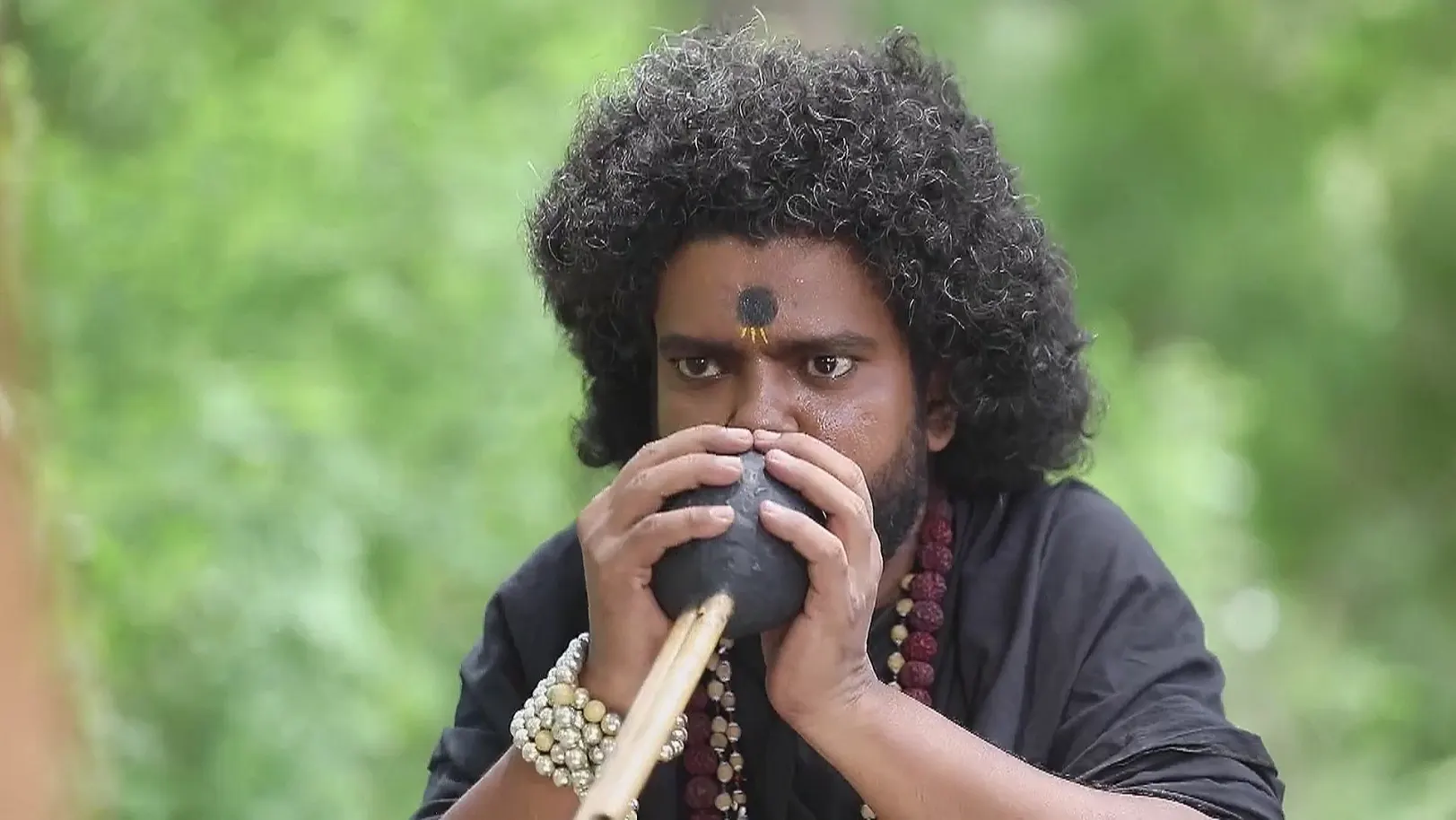 Maya Seeks the Snake Charmer's Help - Maari 