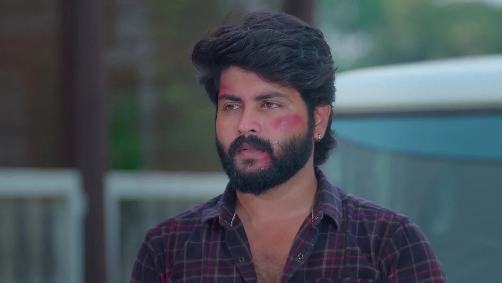 Kanmani Tries to Stop Maaran and Veera - Veera 