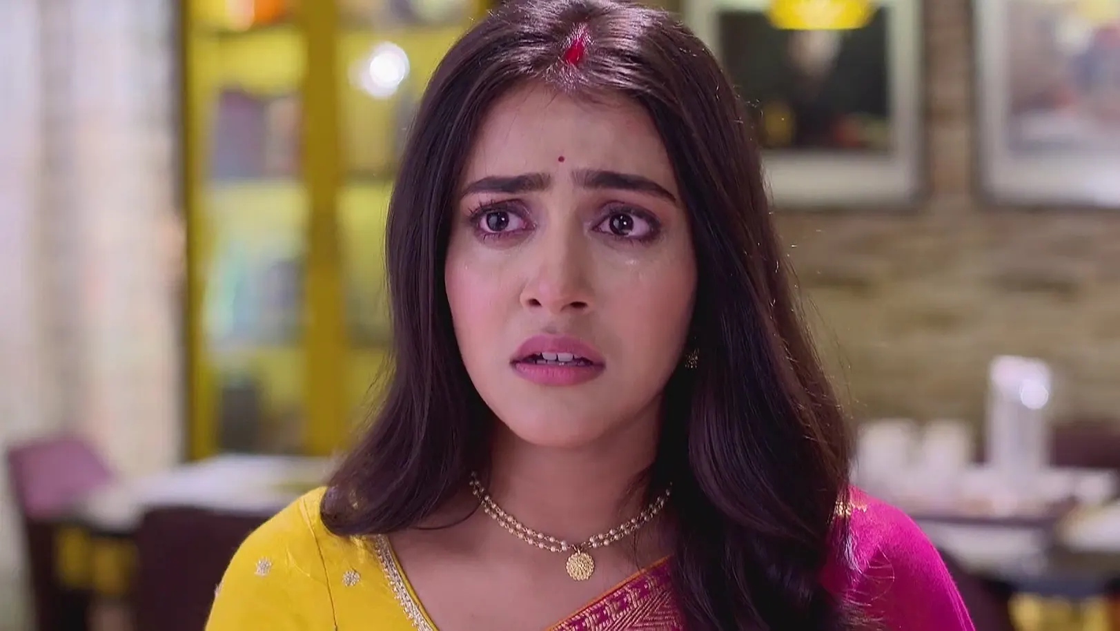 Aarshi's Purse Is Scoured for Money  - Tui Amar Hero 
