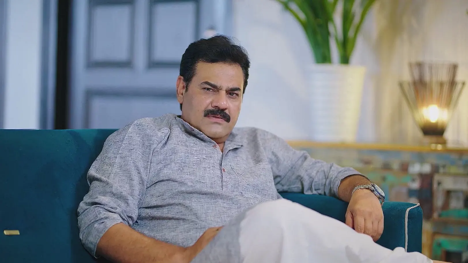 Malli Remains Suspicious of Rajendra Bhoopathi - Amruthadhaare 