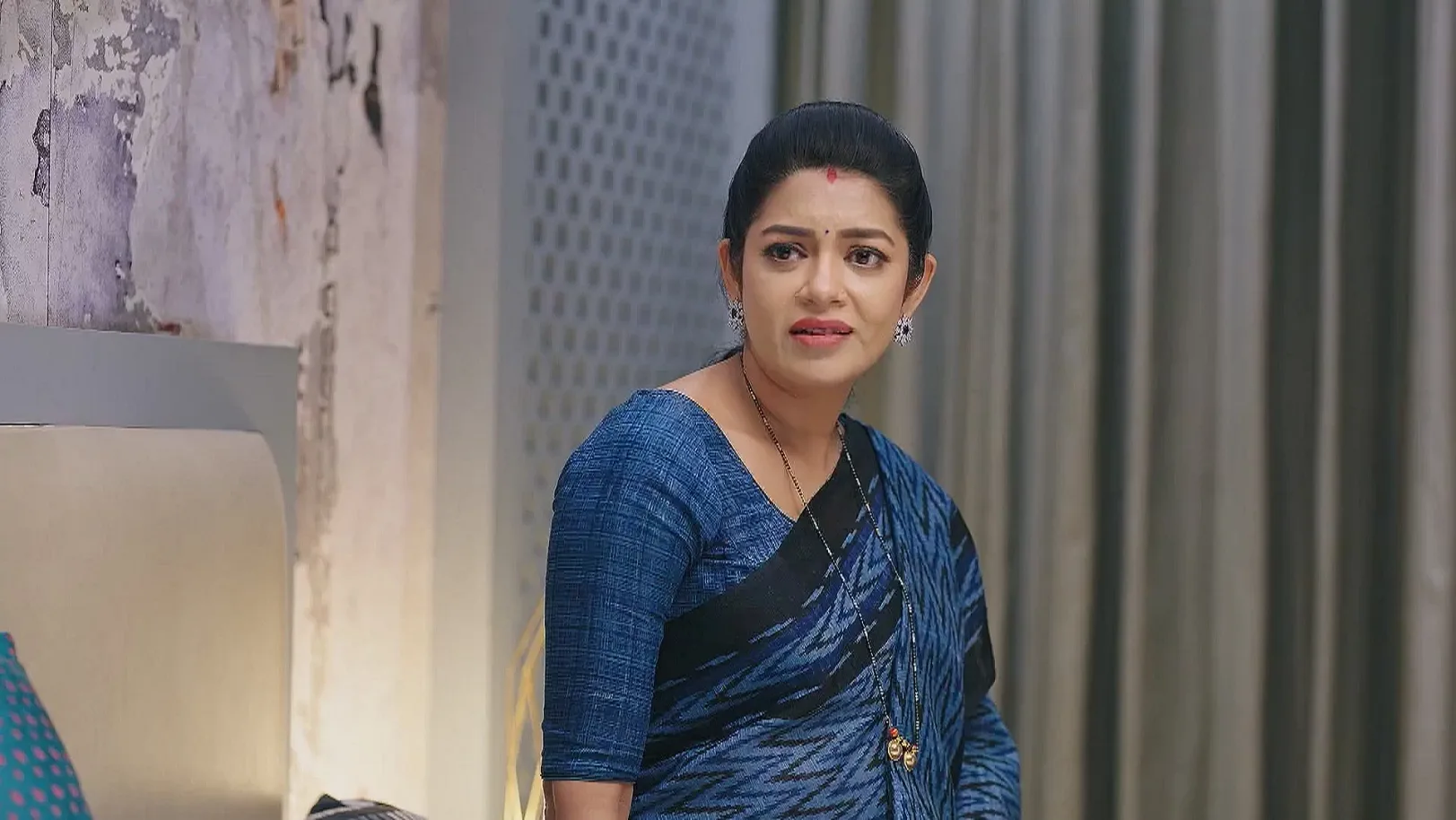 Goutham Shares His Anxiety with Bhoomika - Amruthadhaare 