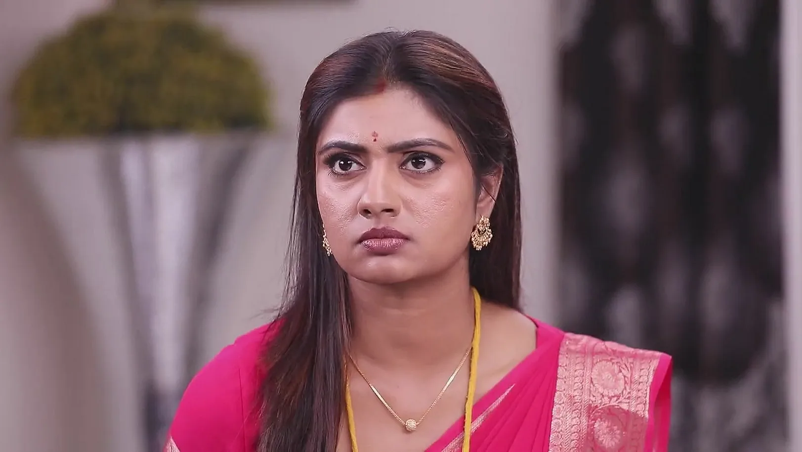 Dandapani Brings Devi Home - Maari 