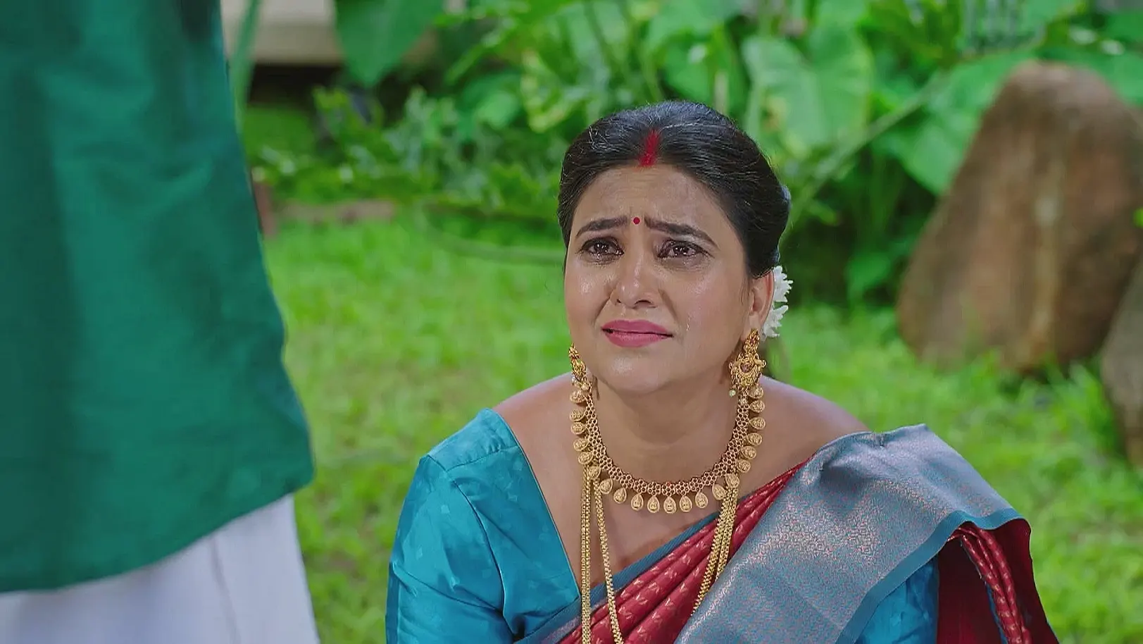 Susheela Falls at Veerabhadra's Feet 9th June 2025 Webisode
