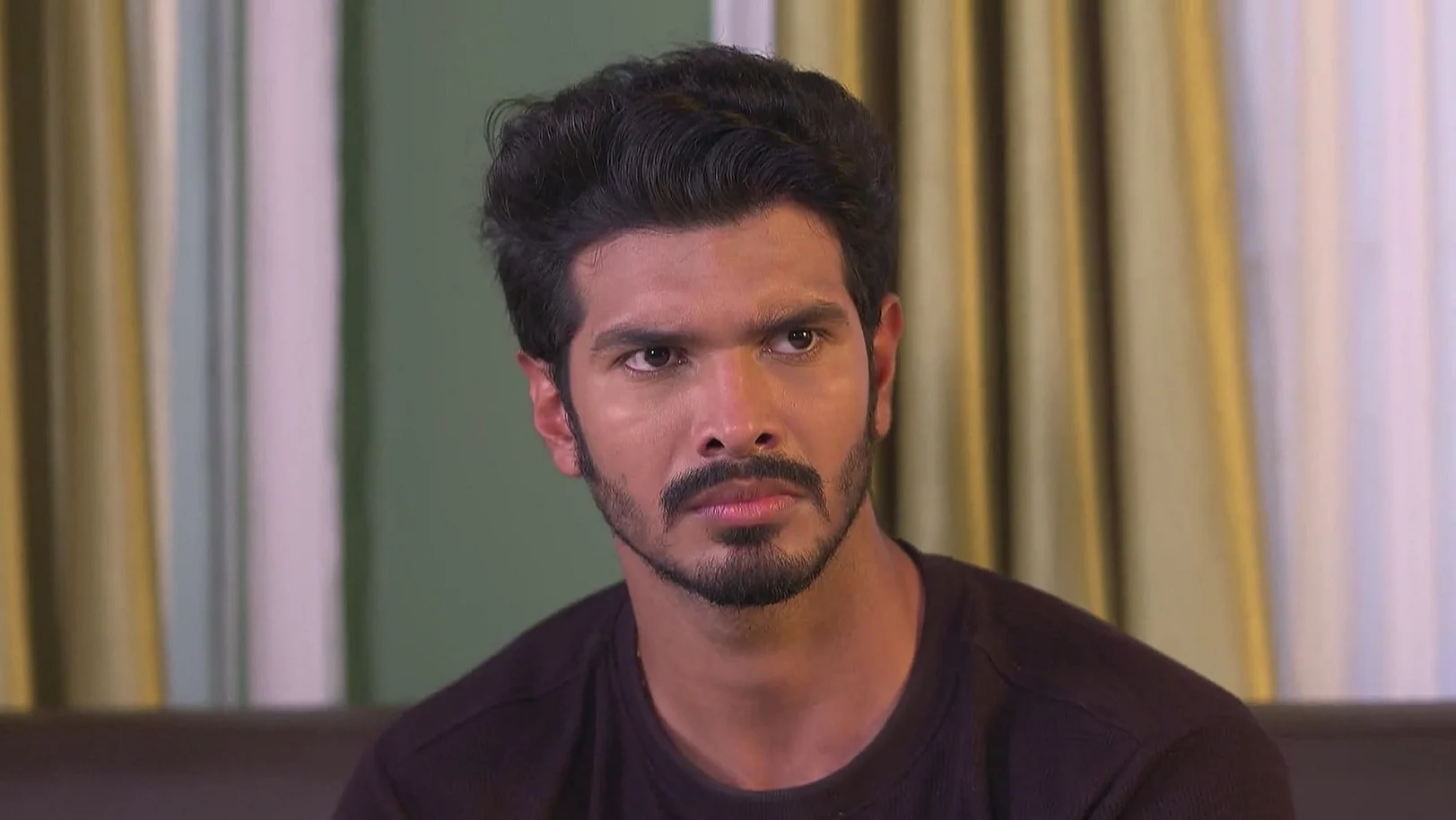 A Few People Try to Harm Raghav - Tu Khara Mun Chaai 