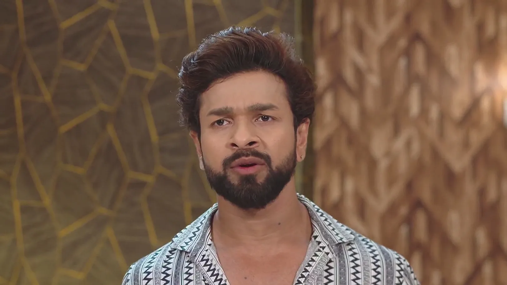 Adarsh Manipulates Bhagya - Bhagya Rekha 