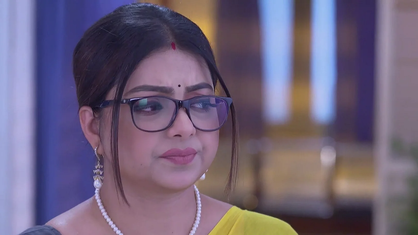 Durga Is Ready to Renounce all Her Property - Jagadhatri 