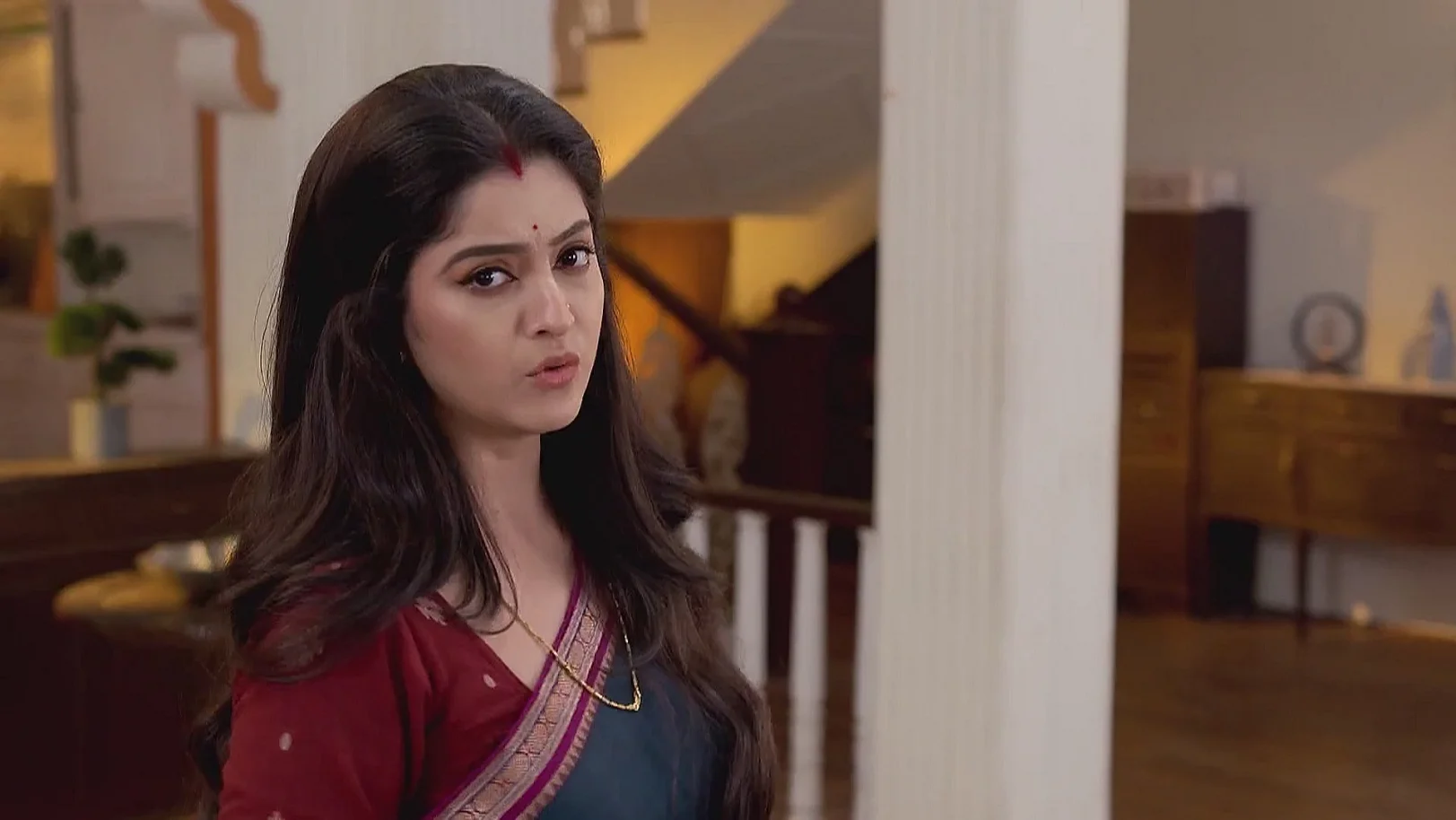 Shyamoli's Suspicion about Raghu - Kon Gopone Mon Bheseche 