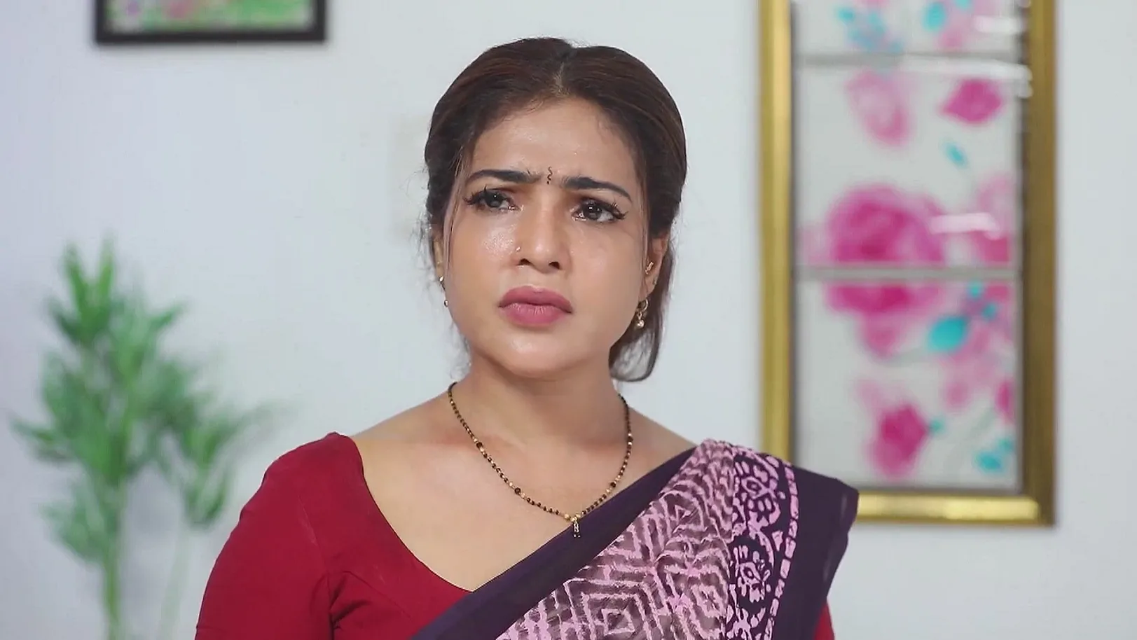 Maya Reprimands Nagajyothi - Maari 